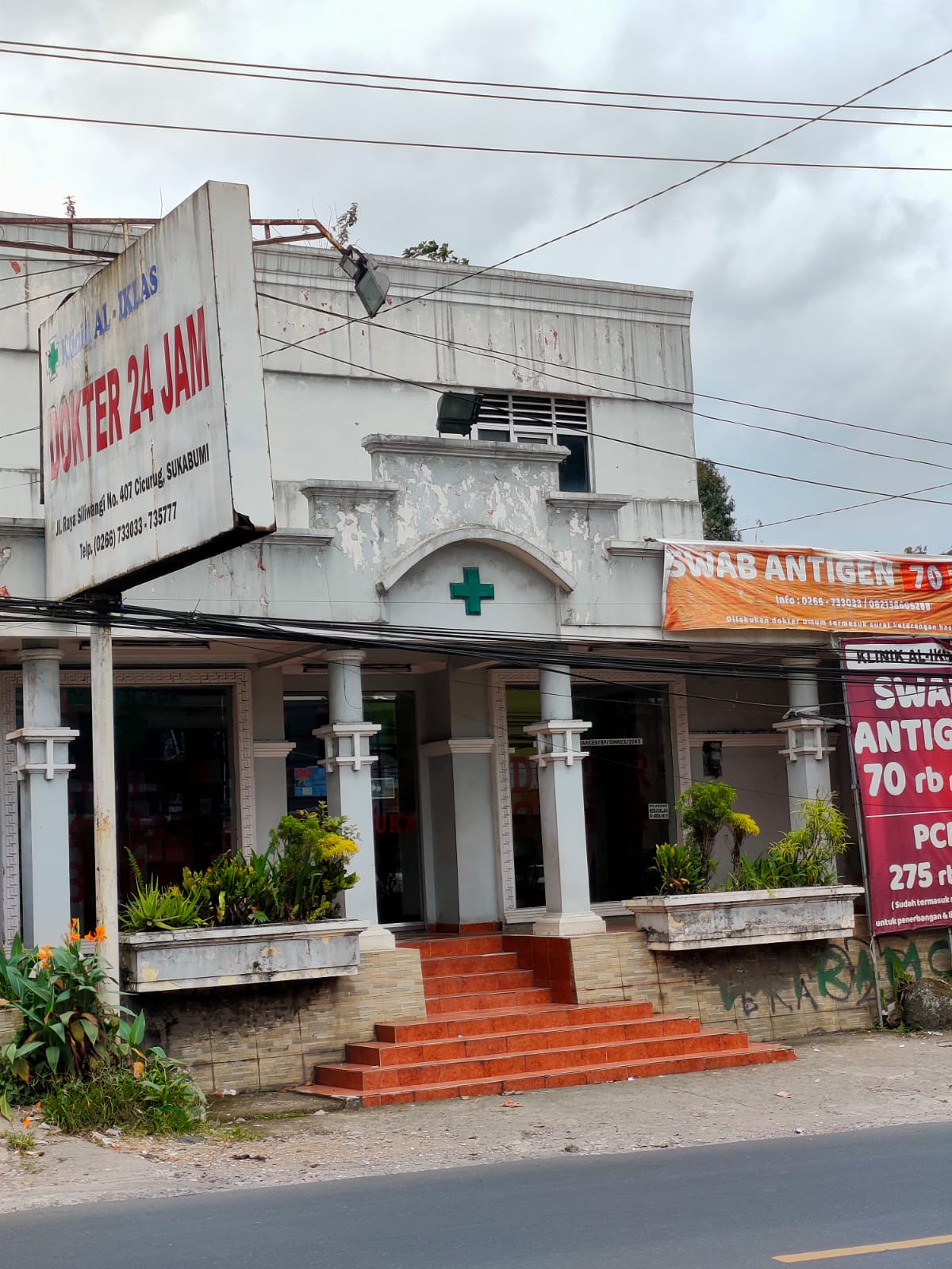 Tampak depan Klinik Al-ikhlas Cicurug