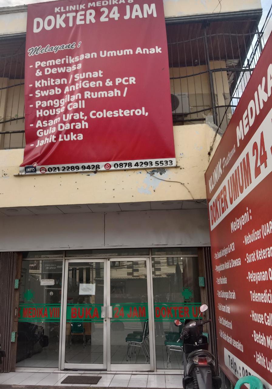 Tampak depan Klinik Medika 8