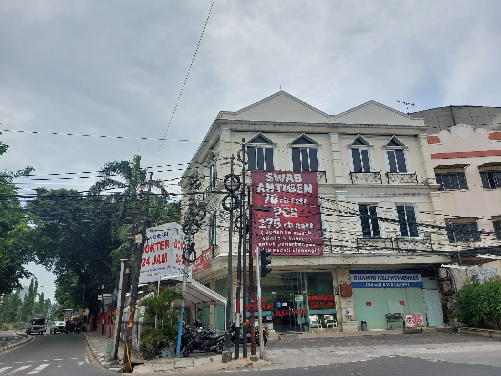 Tampak depan Klinik Medisari