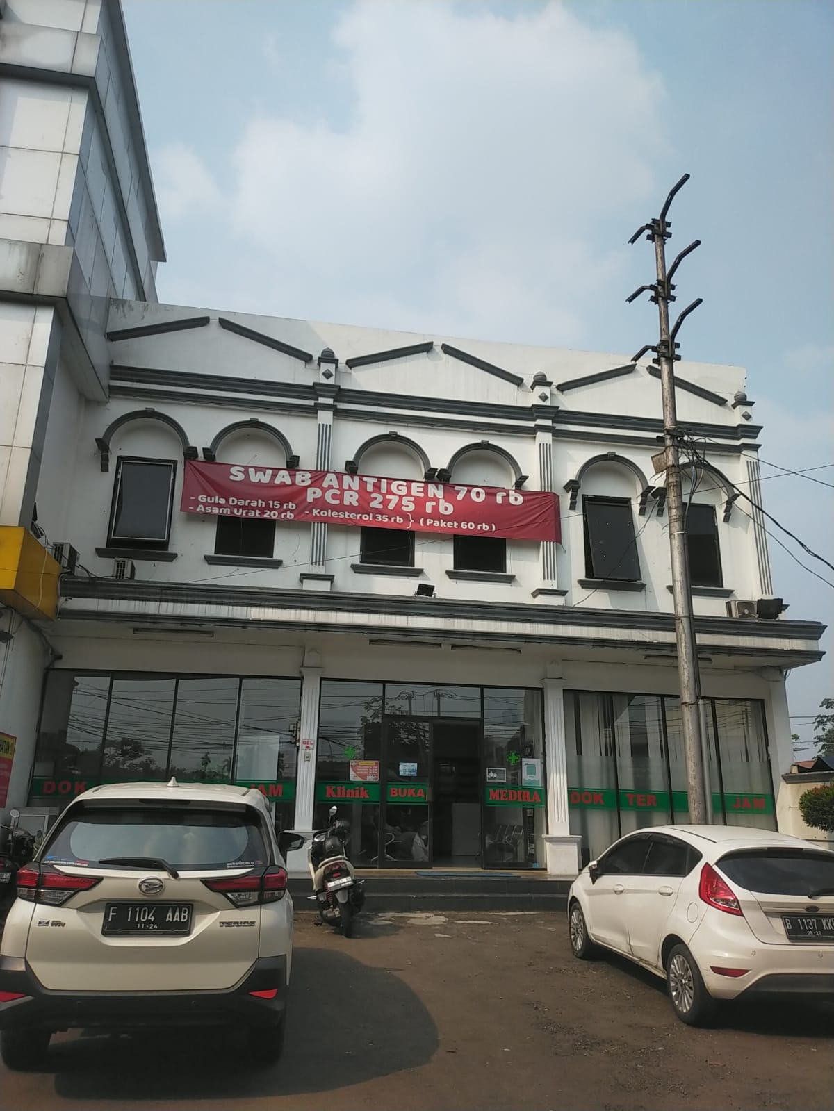 Tampak depan Klinik Medira