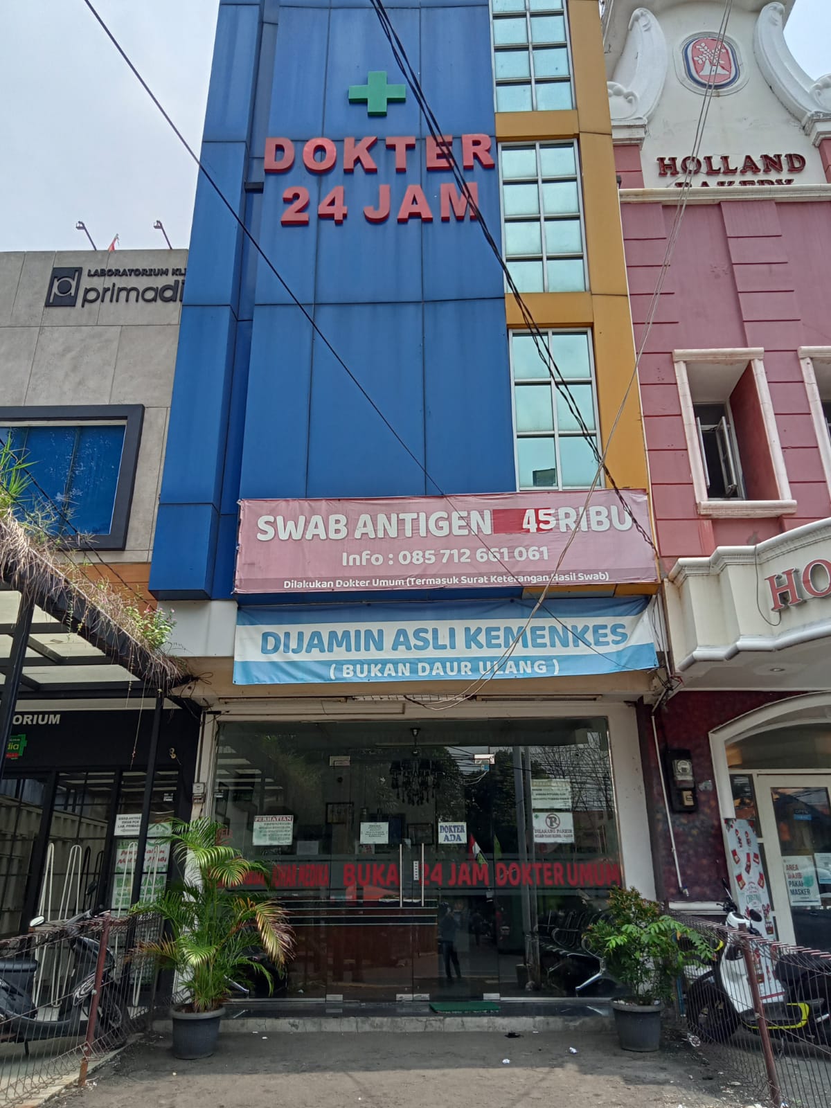 Tampak depan Klinik Pratama Johar Medika